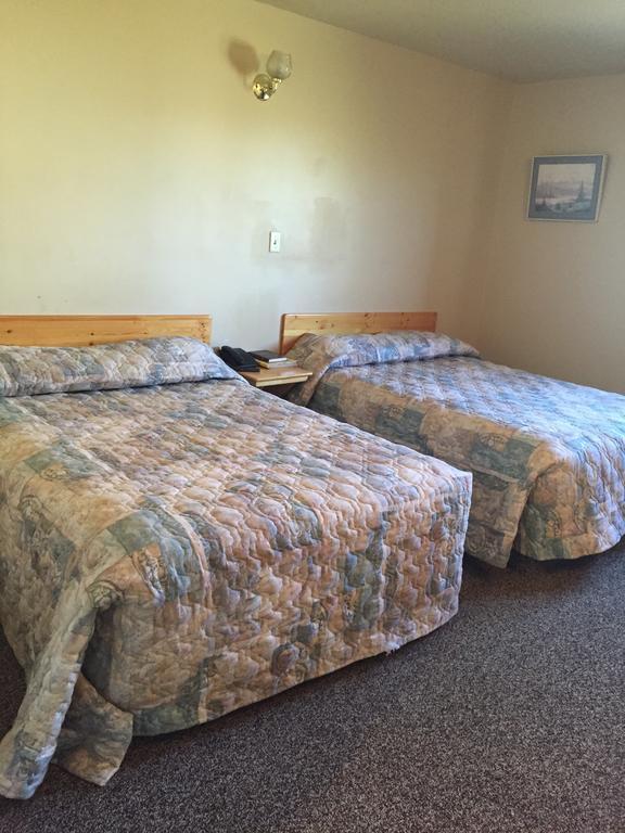 Wakiki Motel & Lounge Meadow Lake Oda fotoğraf