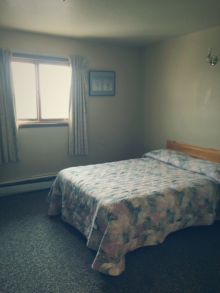 Wakiki Motel & Lounge Meadow Lake Dış mekan fotoğraf
